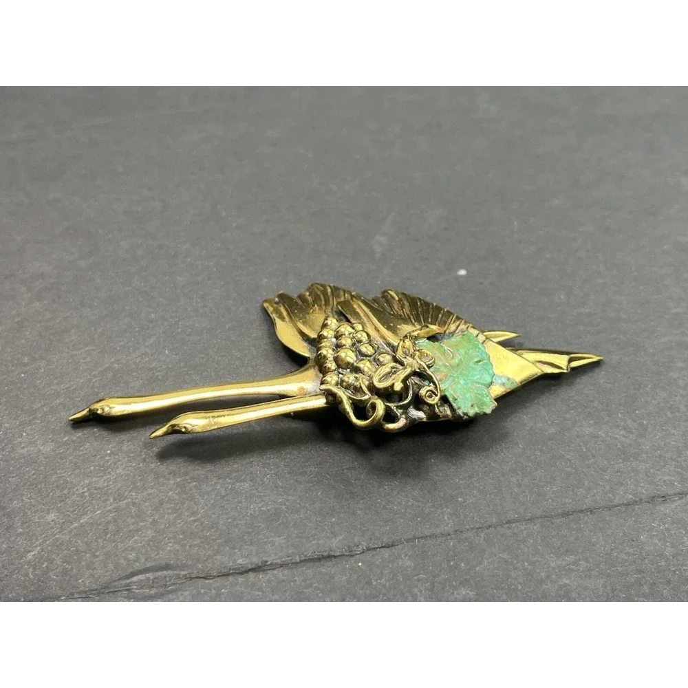 Vintage Geese Goose Flying w/ Grapes Flock Gold Tone Brooch Pin 4